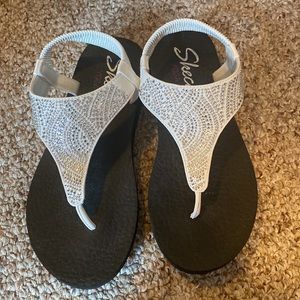 Skechers Yoga Foam Rhinstone Sandals - Black and White, Womens Size 6